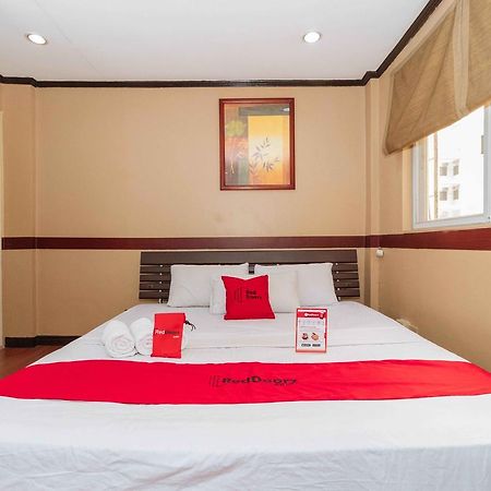 Reddoorz @ Up Village كويزون سيتي المظهر الخارجي الصورة