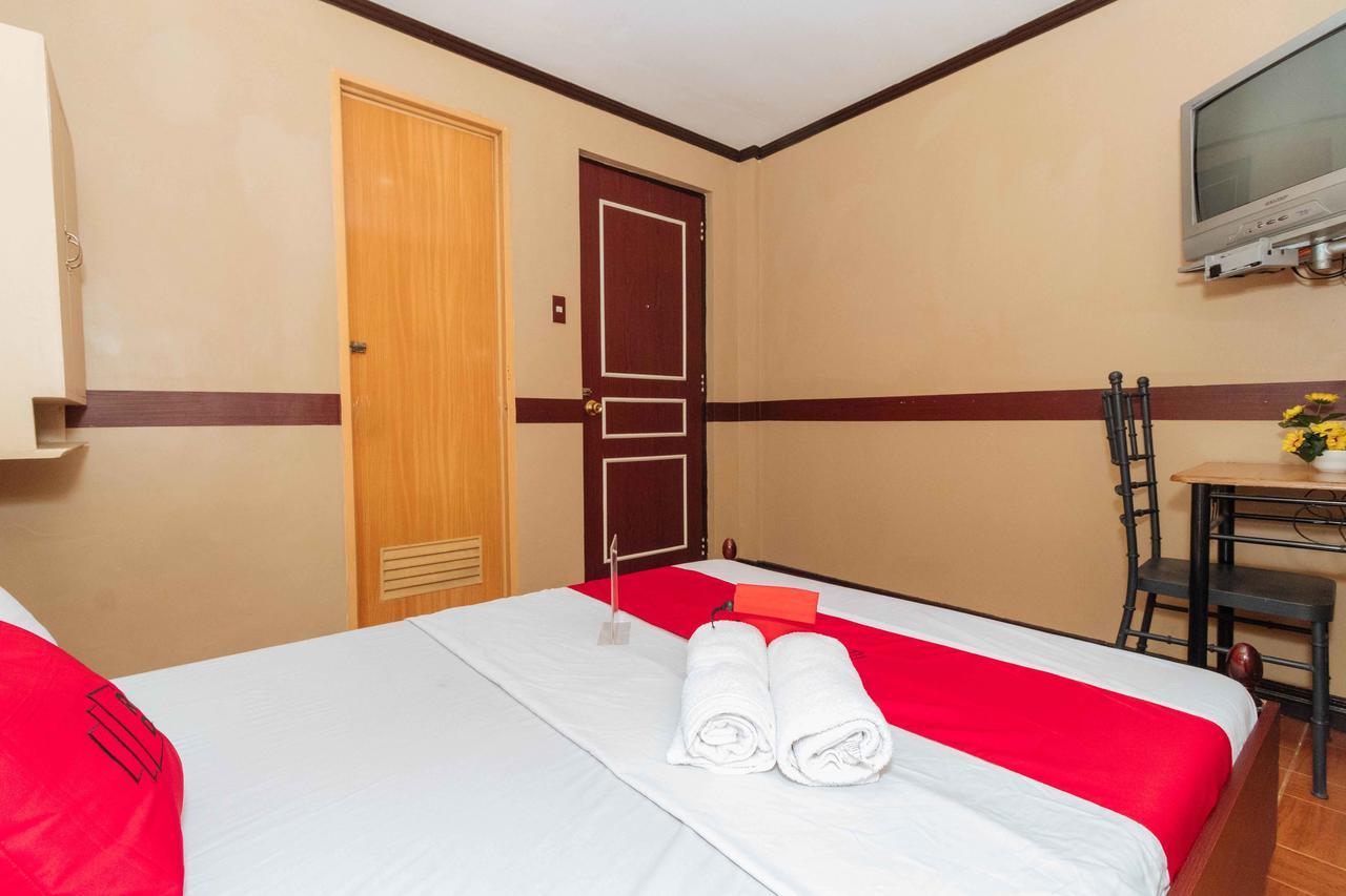 Reddoorz @ Up Village كويزون سيتي المظهر الخارجي الصورة