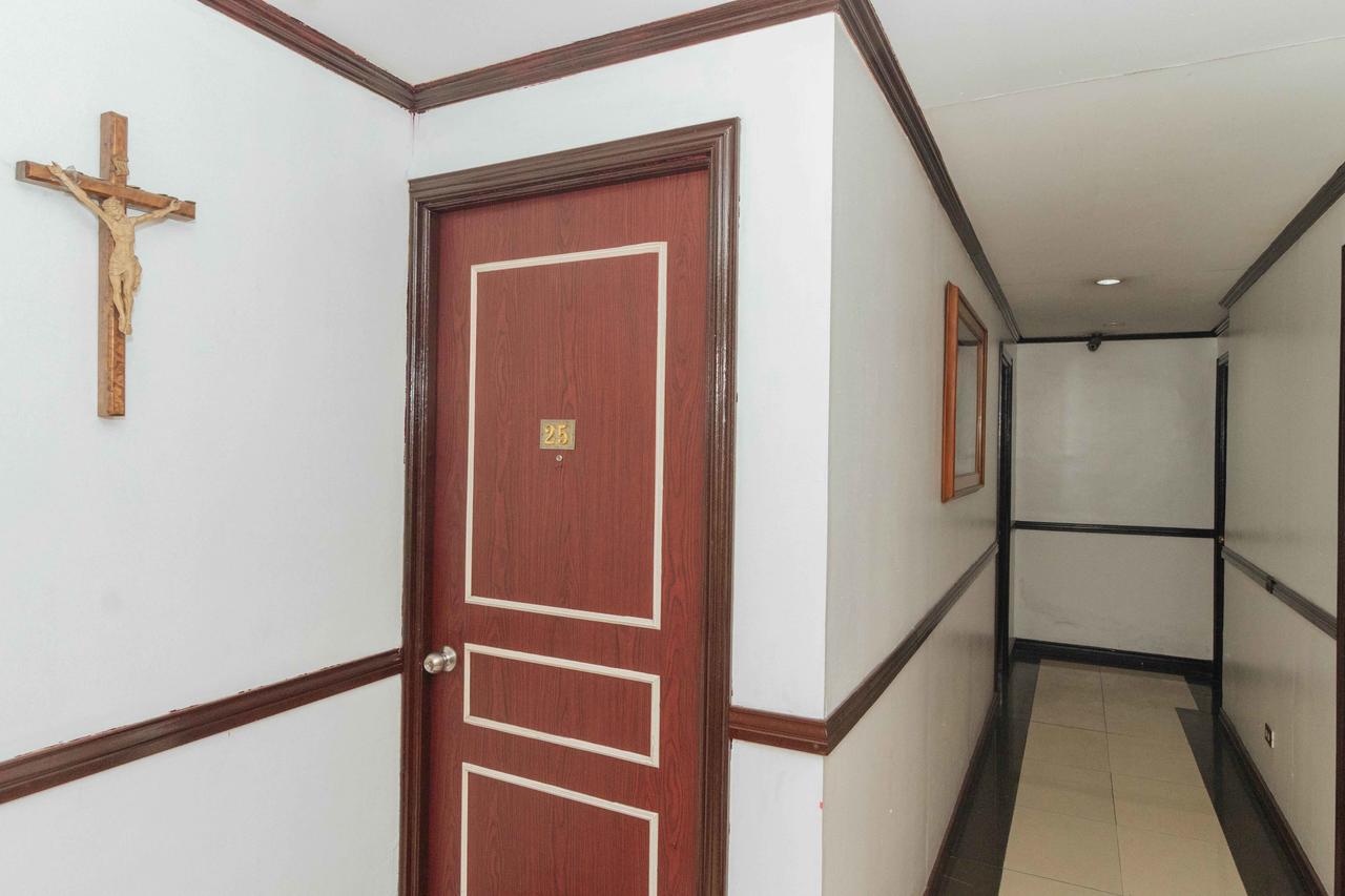 Reddoorz @ Up Village كويزون سيتي المظهر الخارجي الصورة