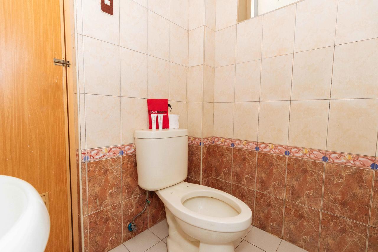 Reddoorz @ Up Village كويزون سيتي المظهر الخارجي الصورة