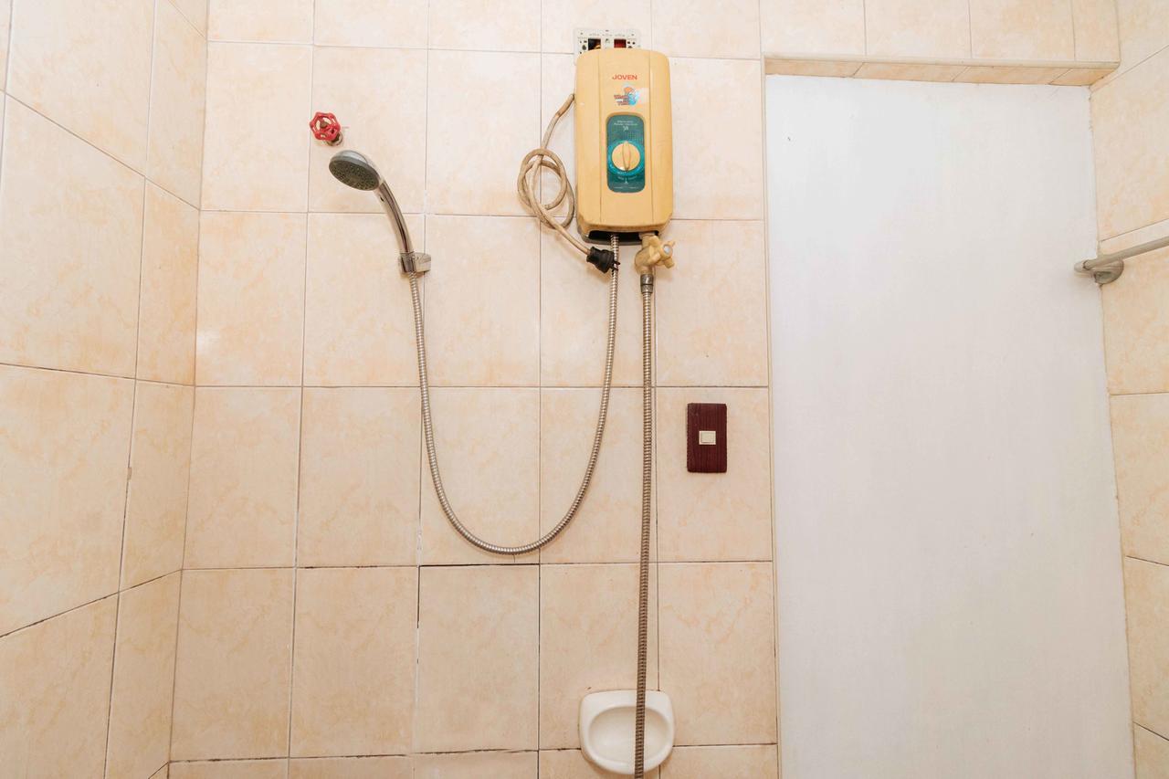 Reddoorz @ Up Village كويزون سيتي المظهر الخارجي الصورة