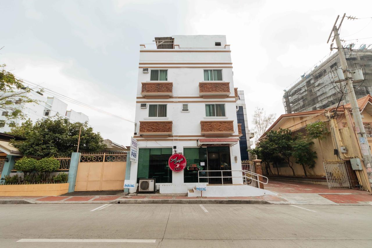 Reddoorz @ Up Village كويزون سيتي المظهر الخارجي الصورة